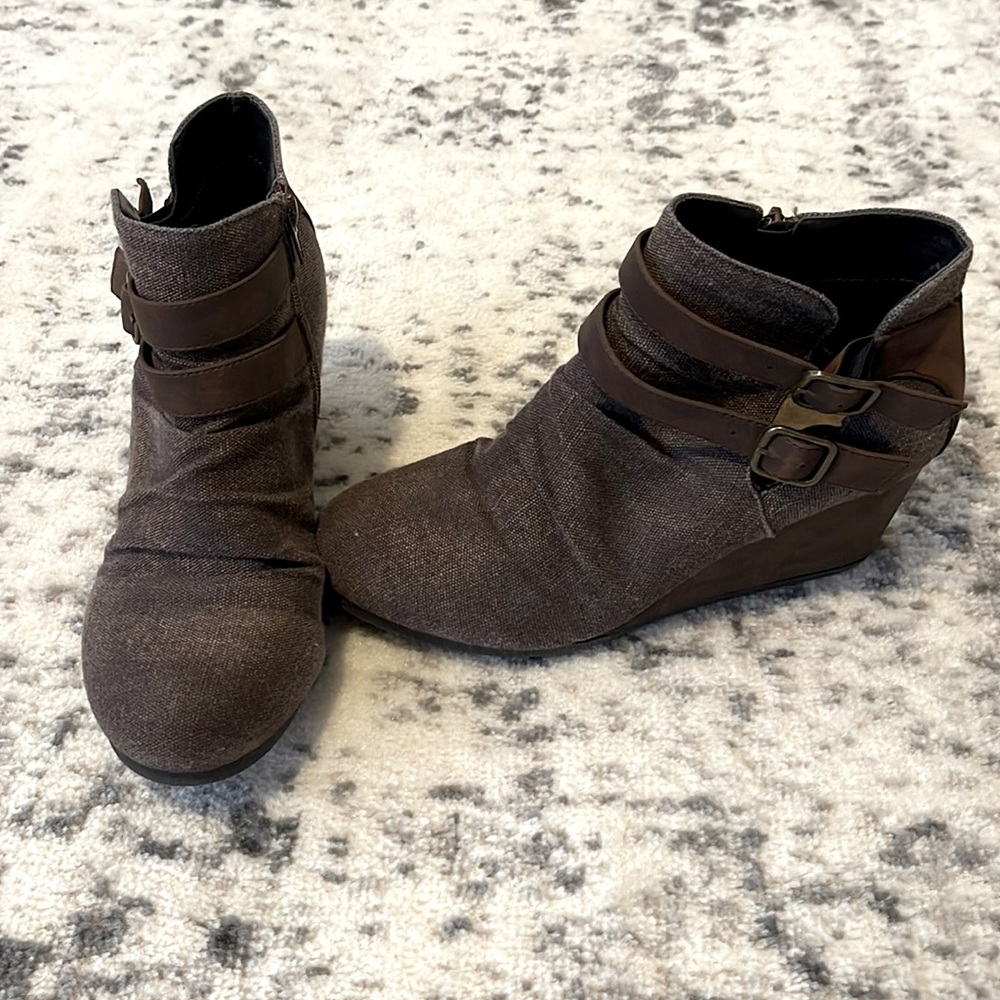 Women’s brown wedge bootie size 9
